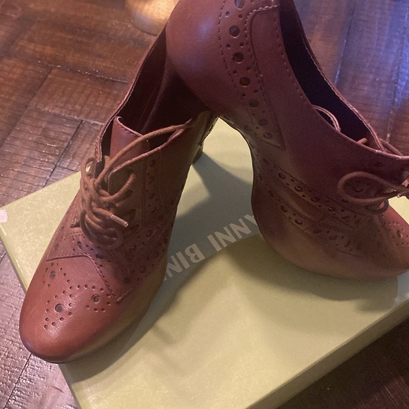 Gianni Bini Brown lace-up heel’s size 9 - Picture 5 of 7